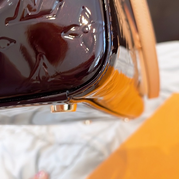 Louis Vuitton Vernis Brea GM Handbag! Was Retailed For $3050 + Tax! - Picture 2 of 16